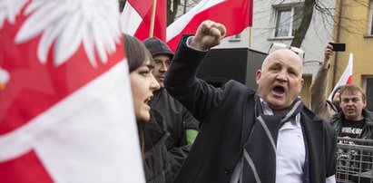 Rybak hajlował, nastolatek stracił spodnie