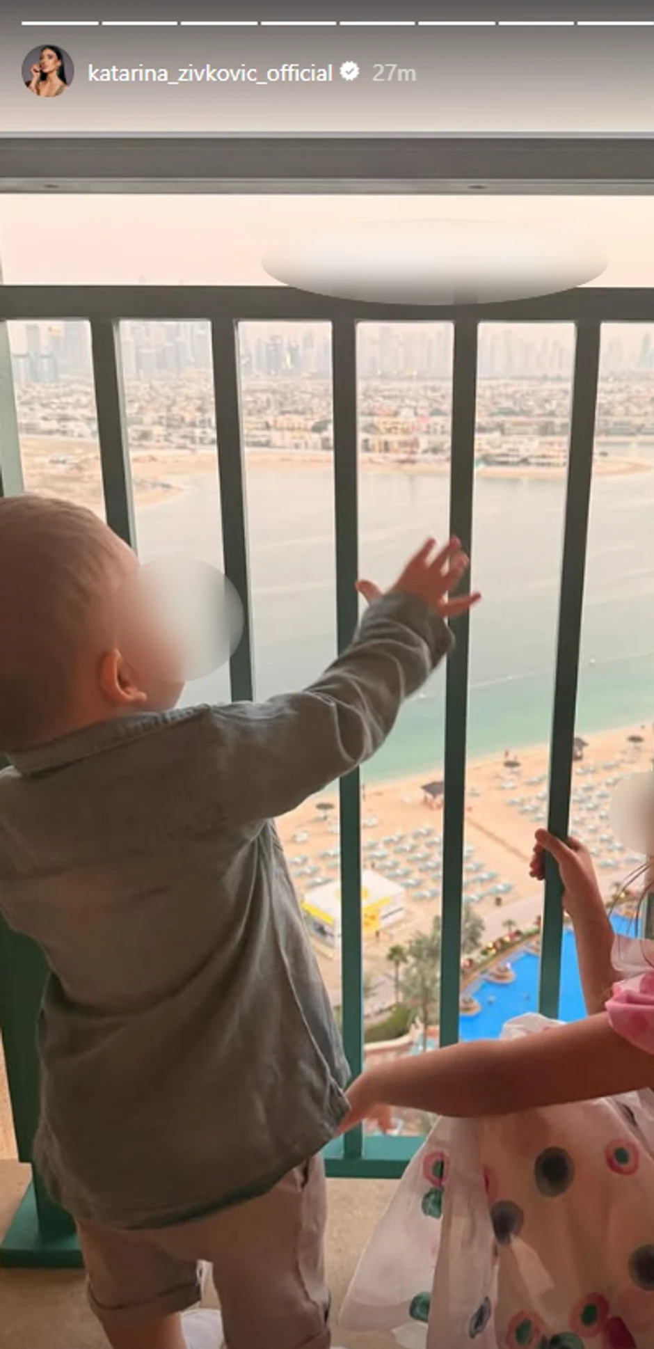 Katarina Živković sa sinom u Dubaiju