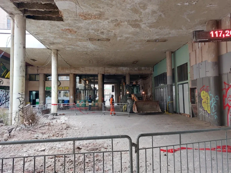 Srušio se deo plafona u Bezistanu