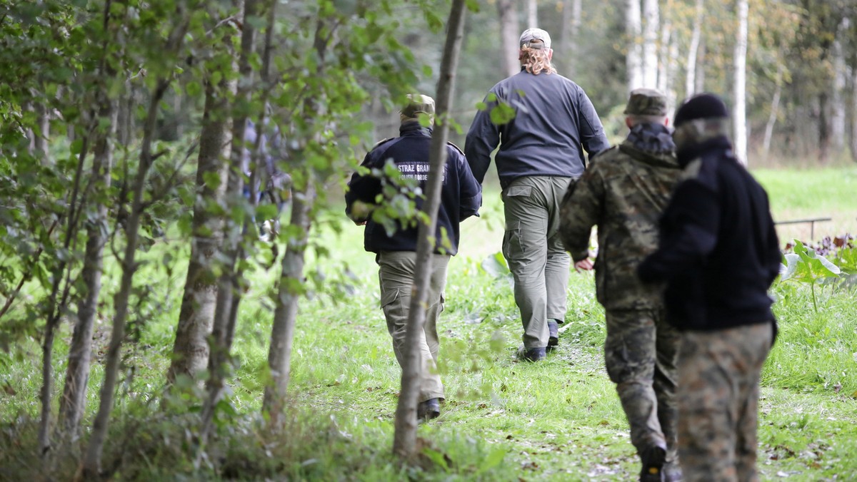 28.09.2021 Okolice Kuźnicy Białostockiej. Straż Graniczna podczas kontroli terenu przy granicy z Białorusią w związku z masową migracją od strony Białorusi.