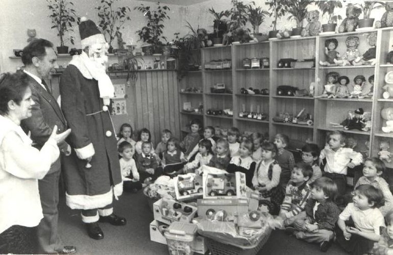 Mikołaj w placówce oświatowej.