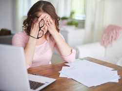 Złość naprawdę piękności szkodzi. Oto części ciała, na których nabardziej to widać