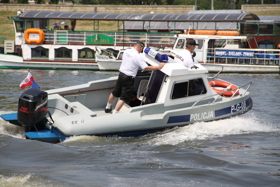 Wspólny patrol wodny policji i straży miejskiej, fot. Kamil Turecki / Onet.