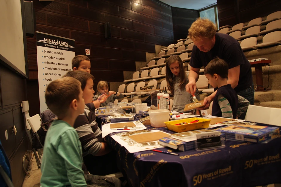 Radionica za decu koju je vodio slovenački maketar Bine Logar