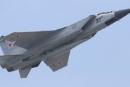 MIG-31 z pociskiem Kindżał