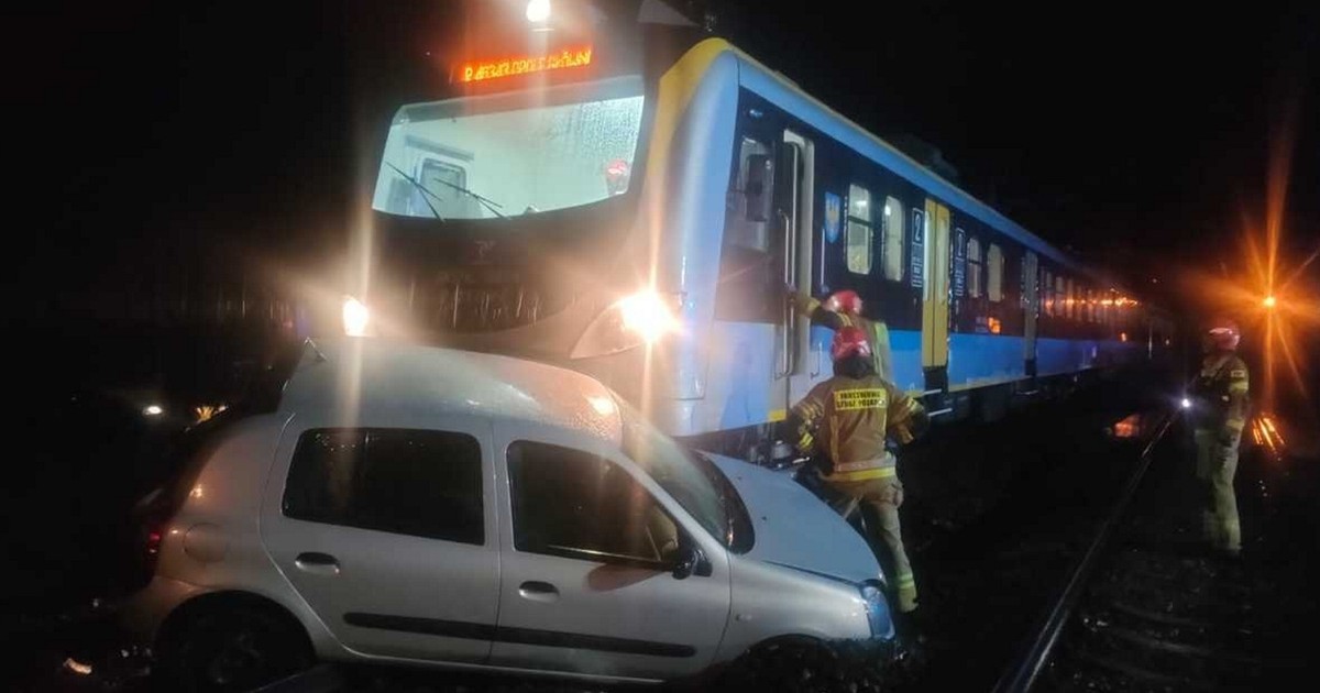 Auto utknęło na torach, tuż przed rozpędzonym pociągiem. Wtedy do akcji wkroczył bohater