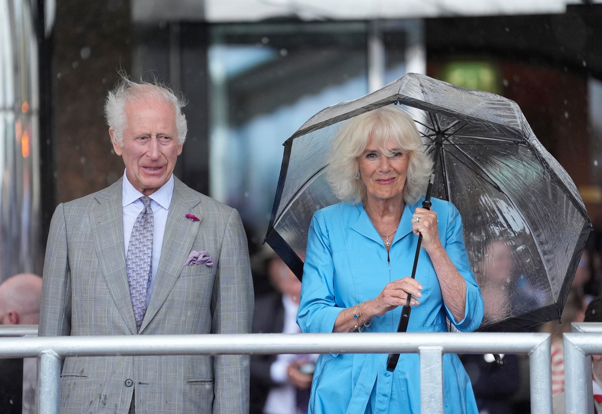Britský kráľ Karol III. a jeho manželka Camilla počas návštevy na ostrove Jersey v Lamanšskom prielive.