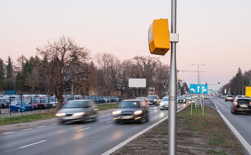 Fotoradar TraffiStar SR390 na Al. Jerozolimskich w Warszawie