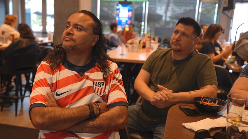 Dejvid Rendon (levo) preselio se iz Gvatemala Ameriku sa četiri godine i sada živi u Istočnom Holivudu | Foto: BBC