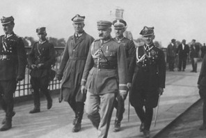 Marszałek Józef Piłsudski w drodze na spotkanie z prezydentem Stanisławem Wojciechowskim