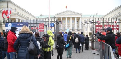 Wielkie kolejki do punktów szczepień na COVID-19! W całej Polsce zaszczepisz się bez rejestracji, z ulicy!