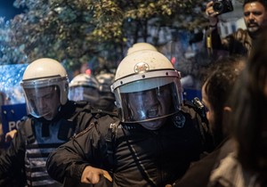 Turska policija na protestu, ilustracija