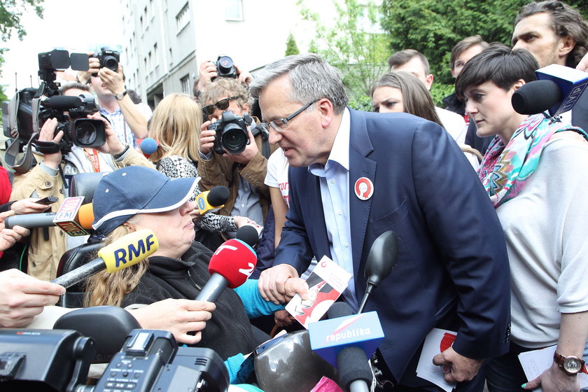 Kobieta skarży sztab Komorowskiego: Zrobili ze mnie agentkę PiS!