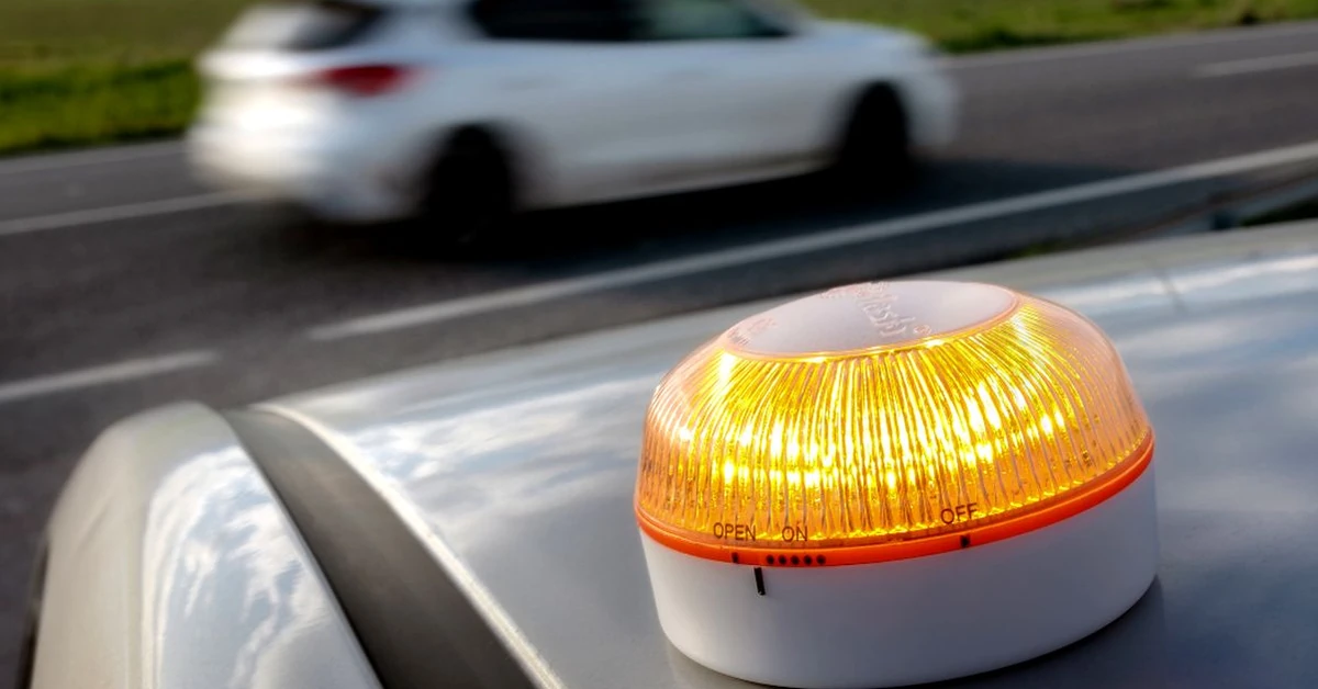 Od 1 stycznia nowe obowiązkowe wyposażenie auta. Rezygnują z trójkątów