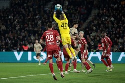 Efektowny gol rezerwowego zabrał Paris Saint-Germain zwycięstwo [WIDEO]
