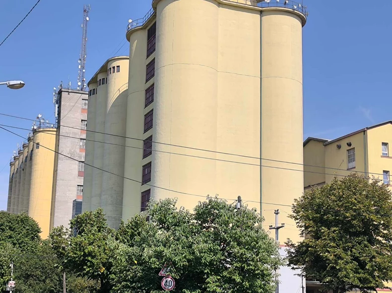 Firma u kojoj je radnik upao u prazan mlin 