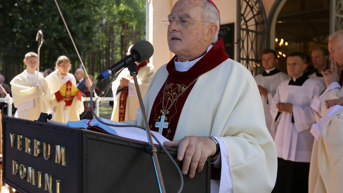 "Gruba kreska": Opisywany jako "zbyt delikatny" abp Henryk Hoser w kolejnym dokumencie w sprawie ks. Wojciecha Lemańskiego tylko prowokuje emocje i polemiki — dlatego jest w tym tygodniu pod "grubą kreską". Z kolei pozytywnie wyróżnił się Słowak Mario Kysel, który daje Polakom przykład, jak mają posługiwać się ojczystym językiem.