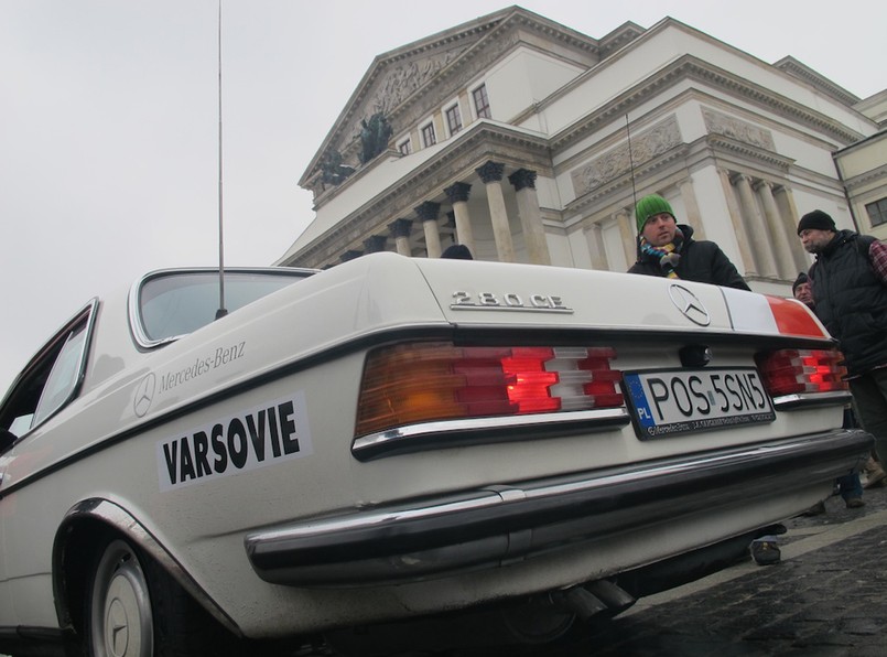 Mercedes-Benz wystawił w rajdzie Monte Carlo Historique swój team. W białym coupe W123 jedzie Grzegorz Baran, uczestnik tegorocznego rajdu Dakar…