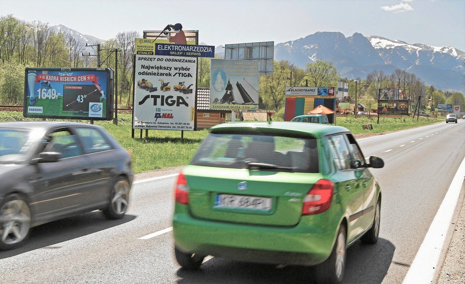 Tygodnik Podhalański walczy z brzydkimi reklamami wzdłuż Zakopianki