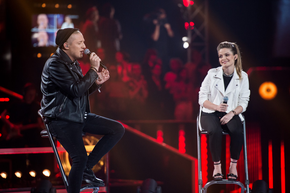 Adrian Burek i Weronika Kozłowska na planie programu "The Voice of Poland 10"