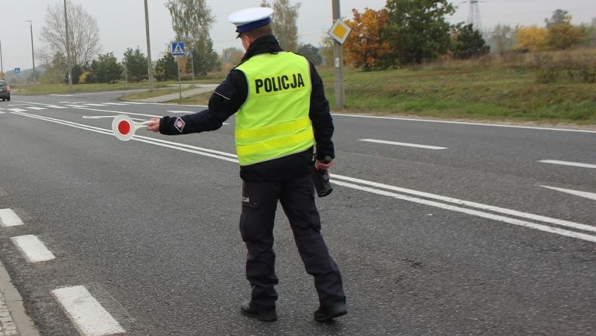 31-letnia kobieta z okolic Żnina niedawno uzyskała upragnione prawo jazdy, o które starała się od kilku lat. Podczas minionego weekendu mundurowi musieli je jednak zabrać, bo prowadziła pod znacznym wpływem alkoholu.