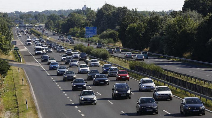 Nehezen indult a nap a hazai utakon / Fotó: Fuszek Gábor