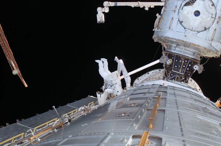 ...moduł Pressurized Module