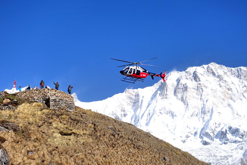 Helikopter w rejonie Annapurny, Nepal