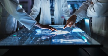 Az Alzheimer-kór diagnosztikában áttörést hozó szűrővizsgálategy specifikus labordiagnosztikai vizsgálattal és egy neurológus szakorvos által elvégzett vizsgálattal kezdődik.