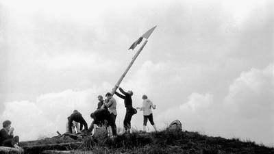 Wędrowne wczasy ZSP, zdejmowanie flag 22 lipca 1962 r. na Tarnicy i Połoninie Caryńskiej