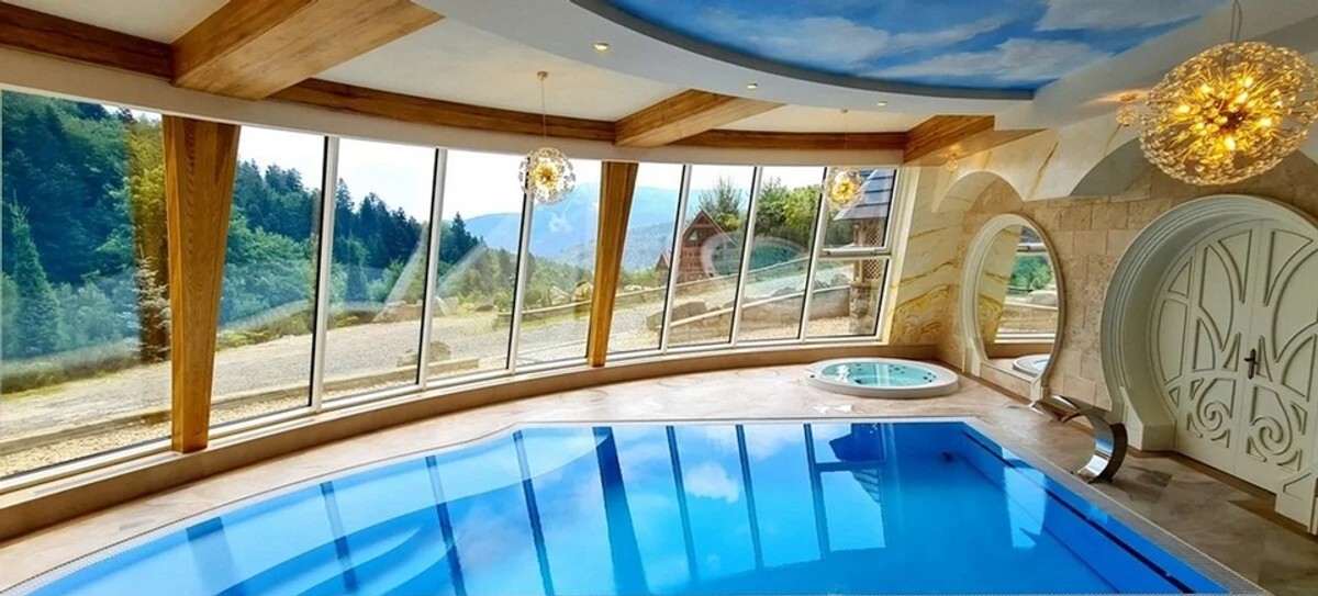 Górski styl, europejski standard. Wyjątkowy resort w Szczyrku kusi cenami. Stoki narciarskie na wyciągnięcie ręki