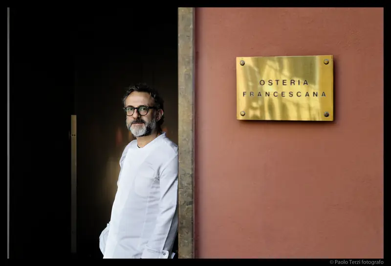 Massimo Bottura przy słynnej Osteria Francescana