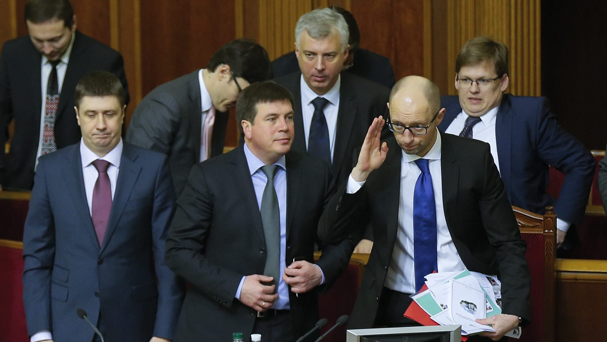 Parlament Ukrainy zatwierdził dzisiaj program działalności nowego rządu premiera Arsenija Jaceniuka. Poparło go w głosowaniu 269 deputowanych w liczącej formalnie 450 posłów Radzie Najwyższej Ukrainy.