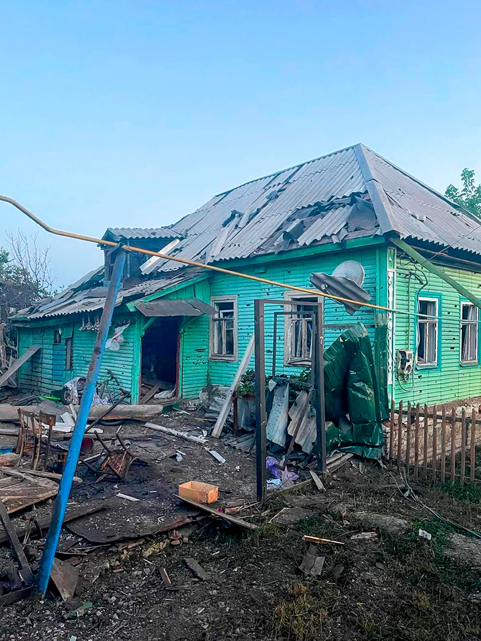 Oštećena kuća u ukrajinskom napadu na grad Sudža u Kurskoj oblasti 6. avgusta