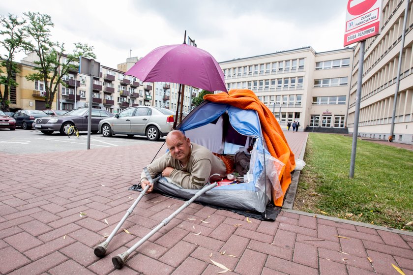 Janusz Włudarski priotestuje przed sądem