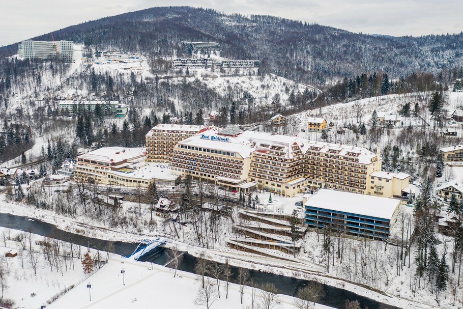 Restrykcje w funkcjonowaniu hoteli obowiązują od 7 listopada. Na zdjęciu hotel Gołębiewski w Wiśle