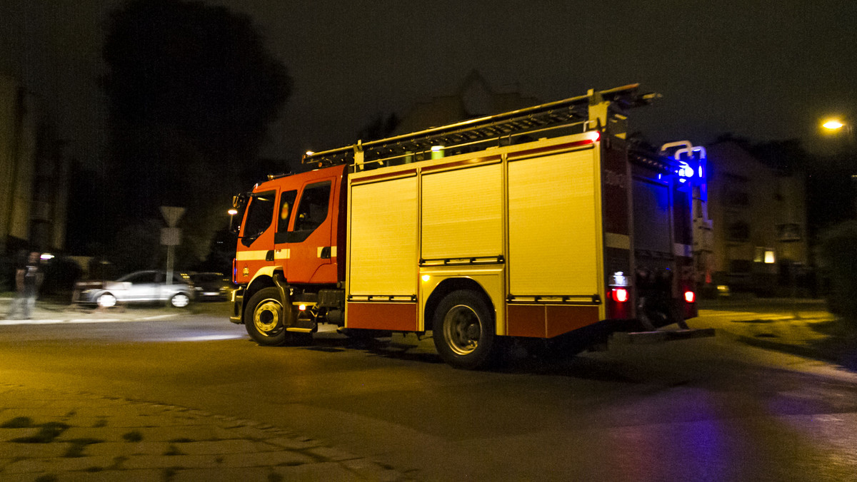 W nocy doszło do pożaru kamienicy w Chorzowie. Ogień zajął jedno z mieszkań. Dwie osoby nie żyją - informuje "Fakt".