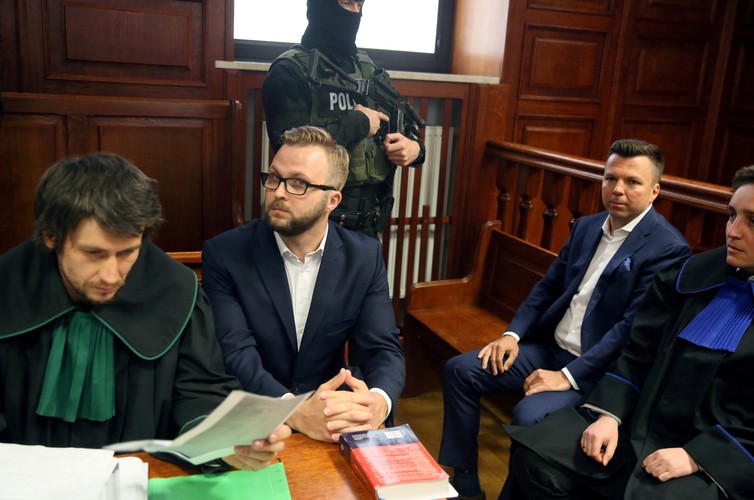 Oskarżeni biznesmen Marek Falenta i kelner Konrad Lassota w Sądzie Okręgowym w Warszawie