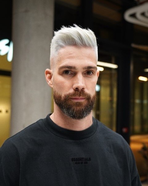 Český hokejový brankár Alexander Salák.
