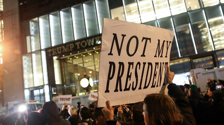 Nagyrészt fiatalok tüntetnek Donald Trump ellen /Fotó: Europress-Getty Images