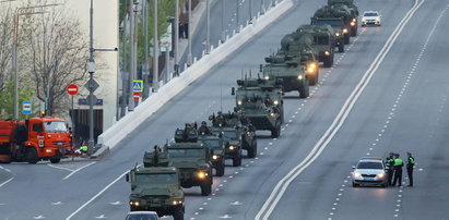 Setki żołnierzy i ciężki sprzęt na ulicach Moskwy. Kreml zaczął przygotowania [ZDJĘCIA]