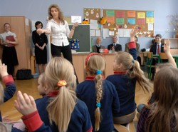 Rusycysta nauczy dzieci angielskiego