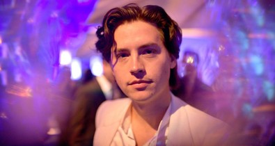 Cole Sprouse Lili Reinharttal való kapcsolatáról: „Sok kárt okoztunk egymásnak”