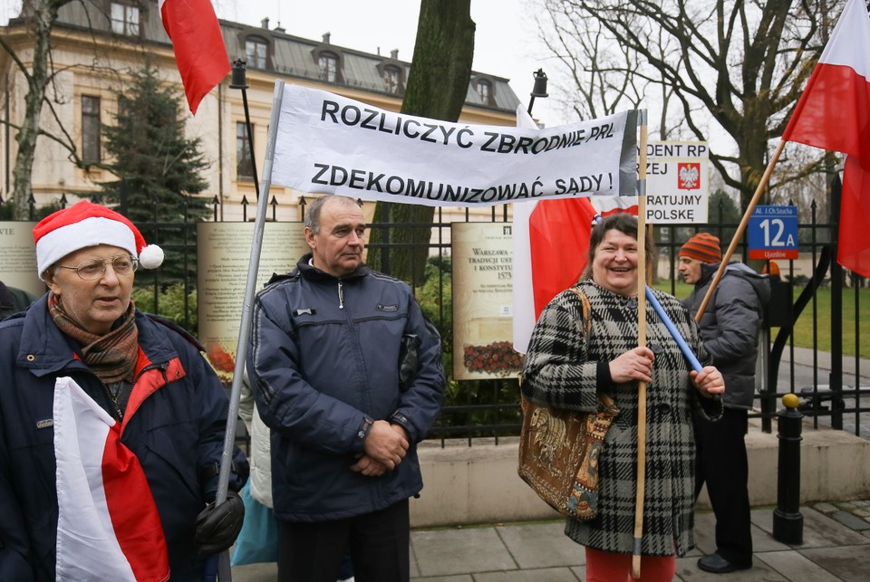  Manifestacje przed siedzibą TK 