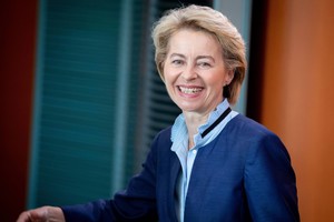 Ursula von der Leyen i Christine Lagarde - dwie królowe w Unii. Żelazne damy rozpoczynają erę Europy Kobiet