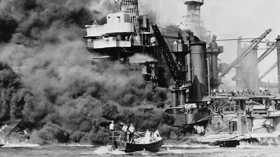 USS „West Virginia” została zatopiona przez sześć torped i dwie bomby podczas ataku