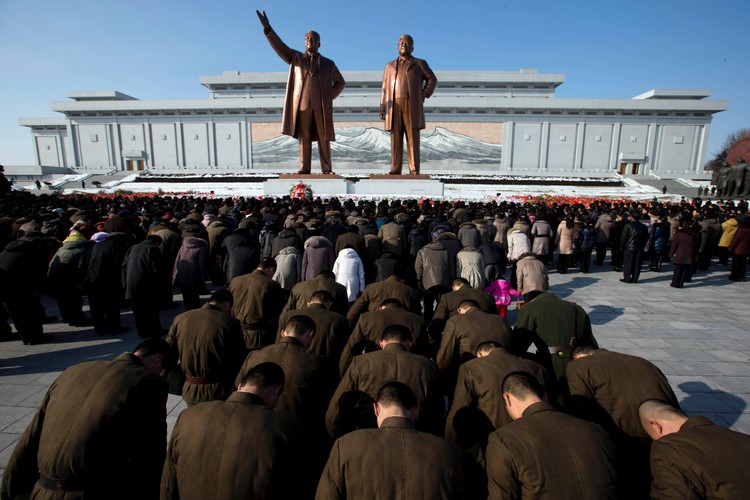 Pierwsza rocznica śmierci Kim Dzong Ila