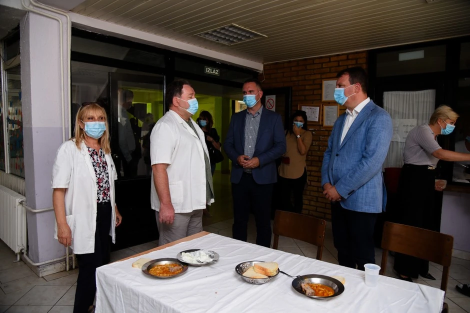 Igor Mirović u poseti domu za nezbrinutu decu u Pančevu