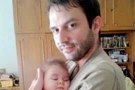 Dok je supruga Milica radila, tata Žile se brinuo o Petri i uživao sa njom