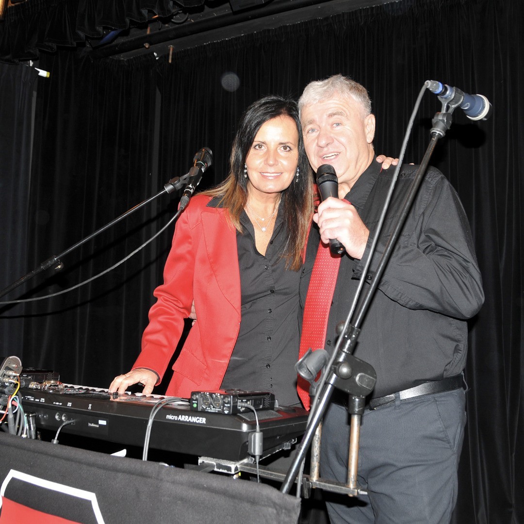 Spevácke duo Eva a Vašek.